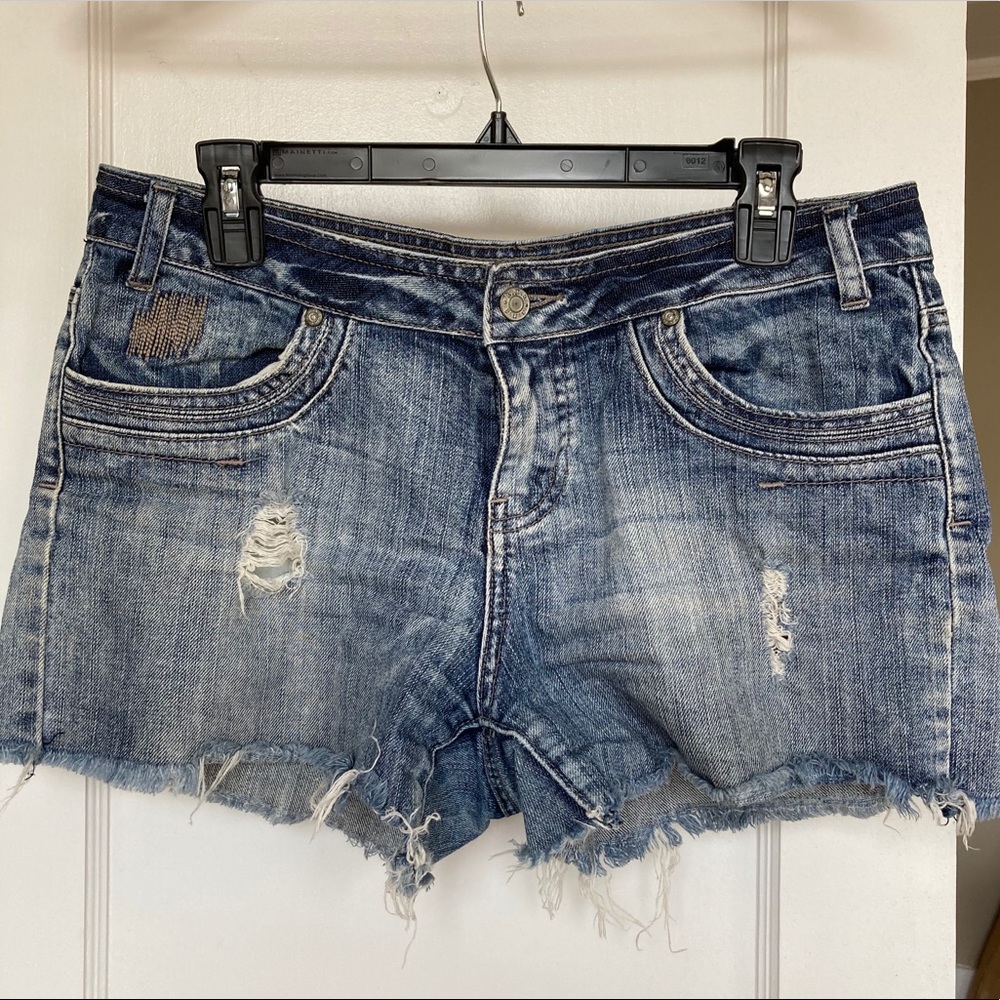 Cutoff denim shorts